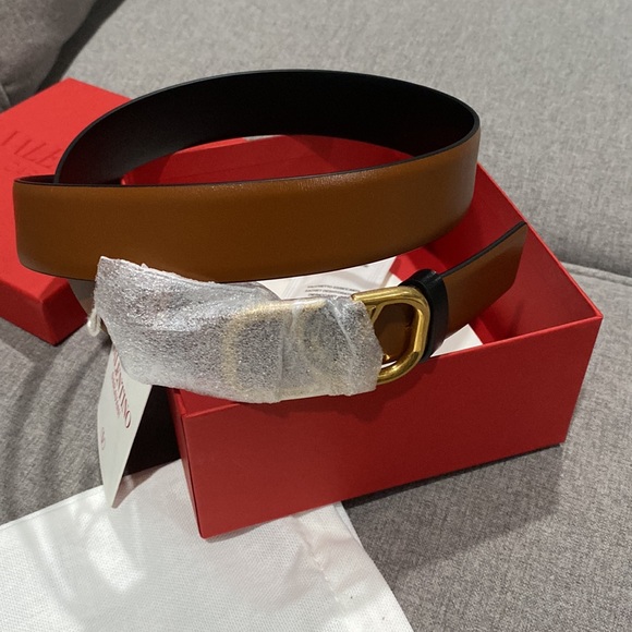 Brand New Reversible Valentino VLogo Signature Glossy Calfskin Belt Size070 - Picture 2 of 6